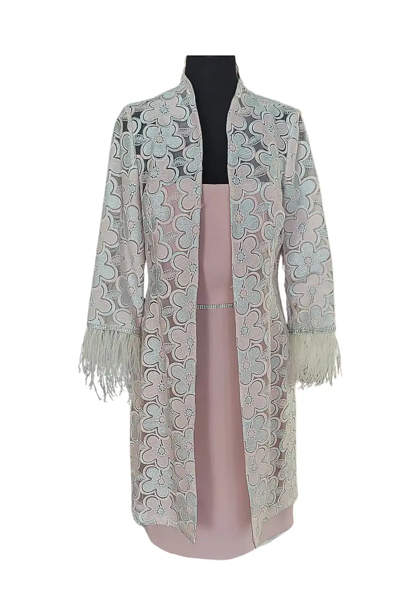 Abito con spolverino da donna di colore rosa cipria